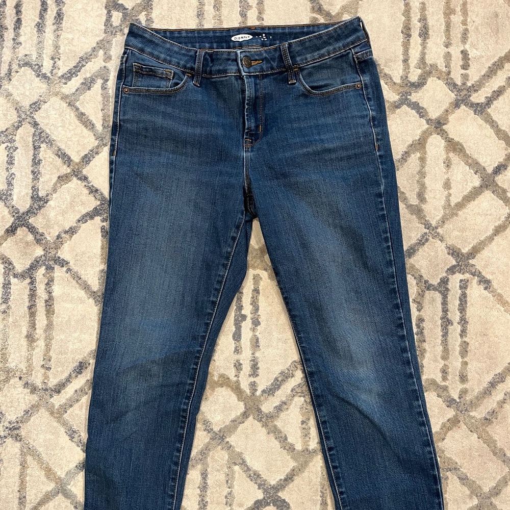 Old Navy Power Straight Mid Rise Jeans | 6 Short